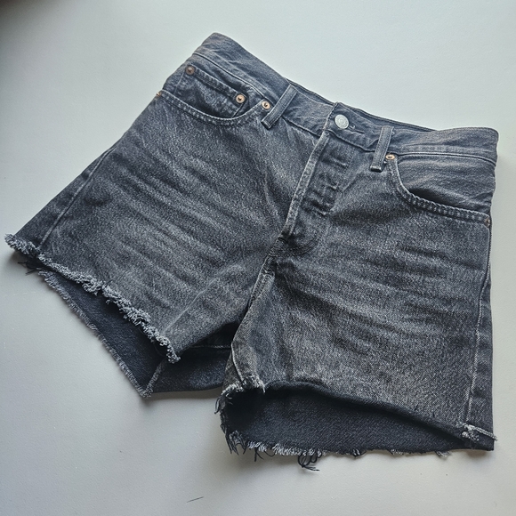 Levi Strauss Levi's Wedgie Short Women's Suze 27 Raw Hem Gray Shorts Button Fly - Picture 1 of 7
